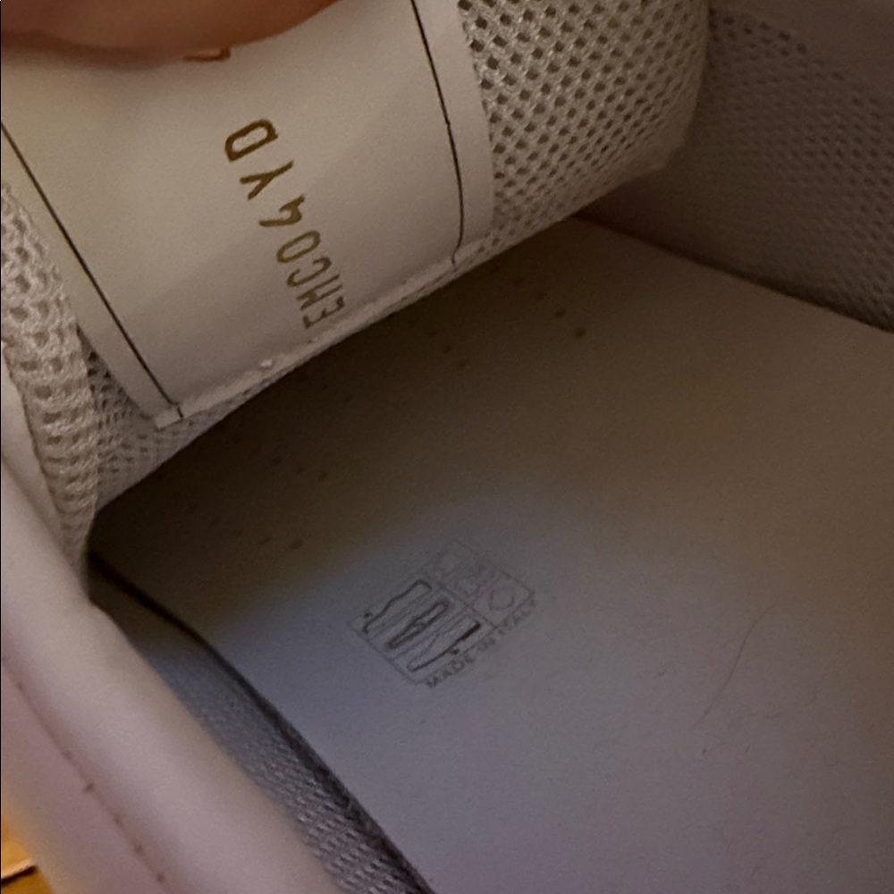 Valentino Garavani V logo perforated low top sneakers white - Picture 6 of 10